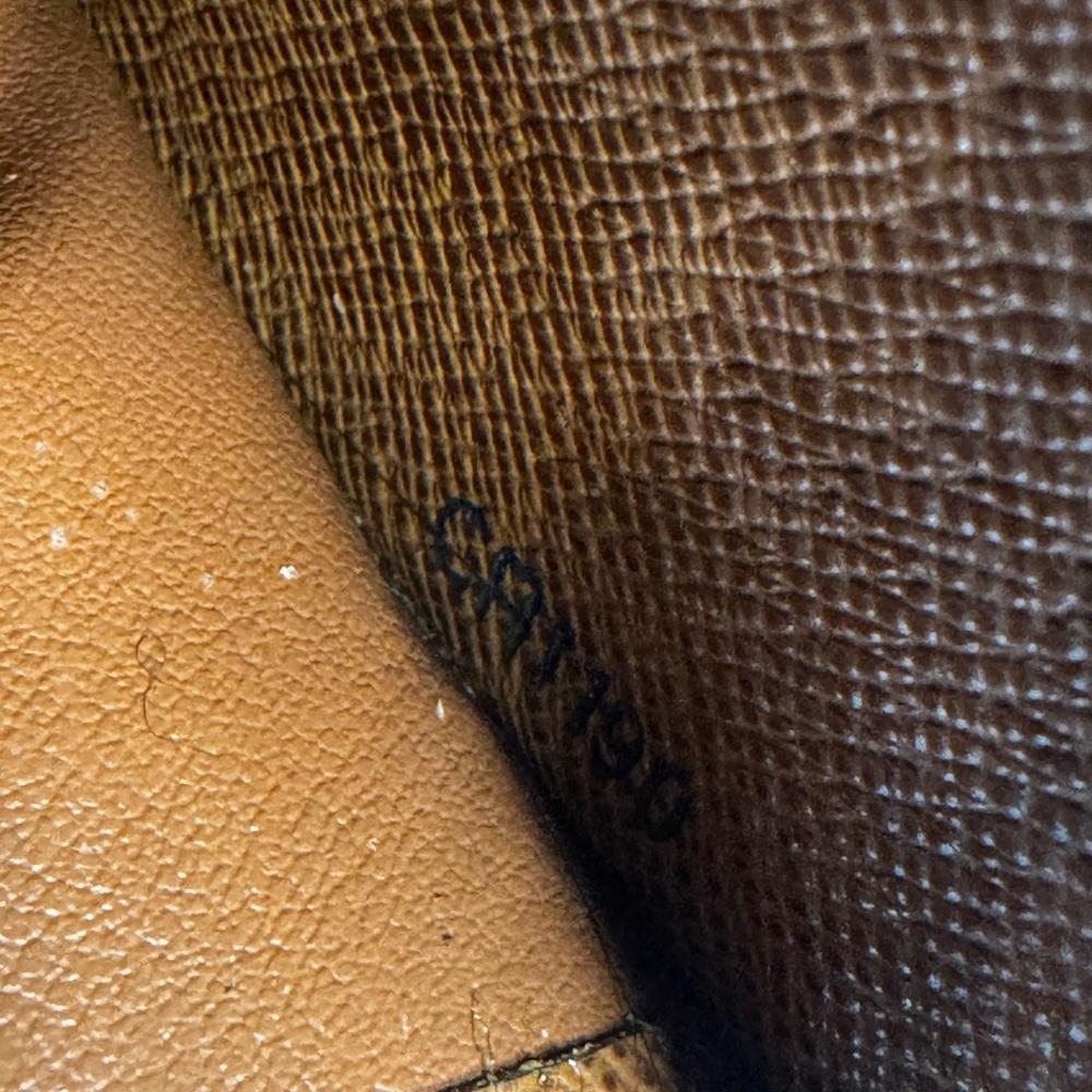 Louis Vuitton monogram full zip Preloved wallet & unbranded, charm, and chain - Picture 14 of 15